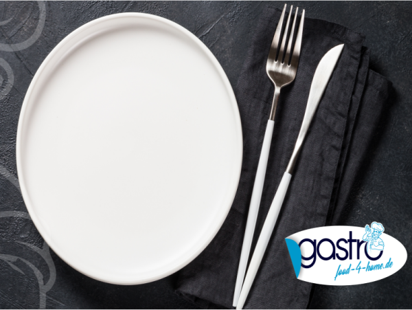 Gebratenes Seelachsfilet, Sauce, Kartoffelsalat, Salat